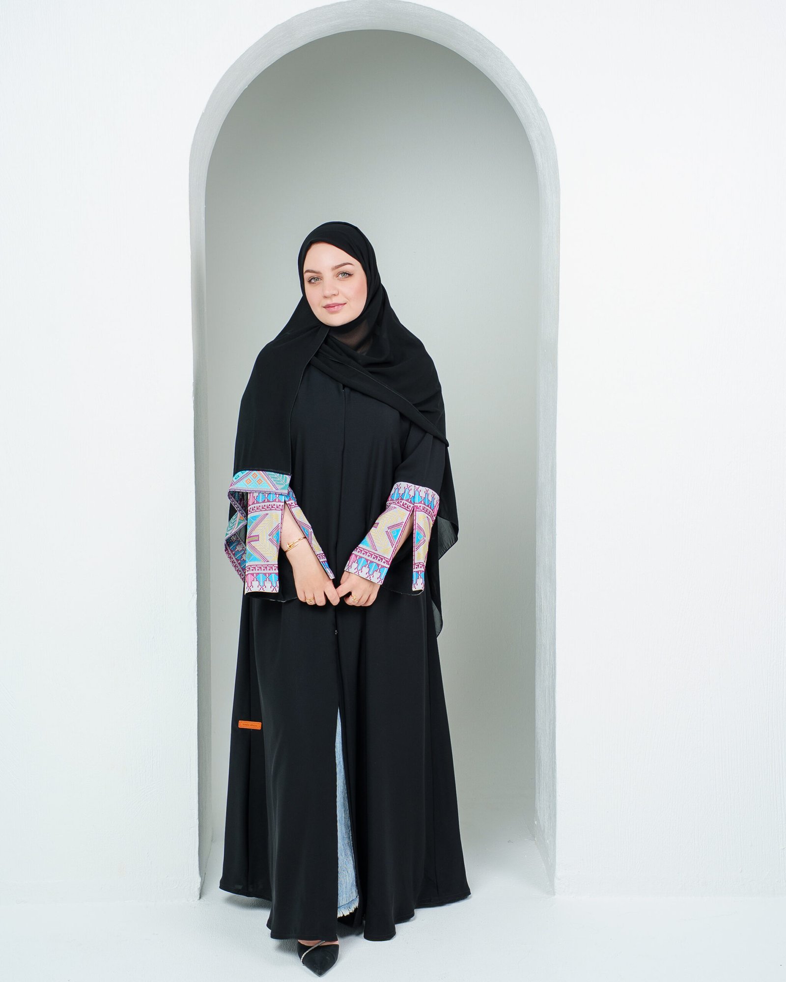 woman wearing cute abaya
