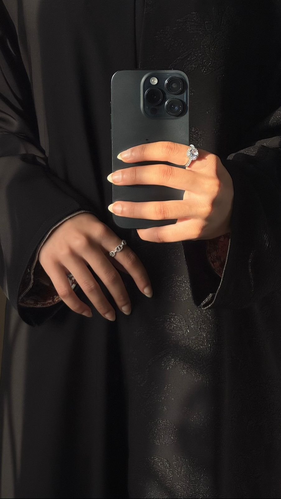 Lris flower Abaya - الصورة 3